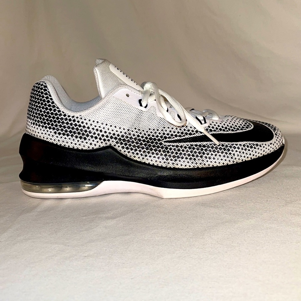 Youth Size Nike Airmax Infuriate Trainers!